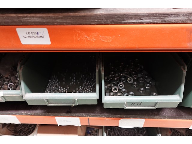 Inhoud rek ijzerwaren - afbeelding 22 van  95