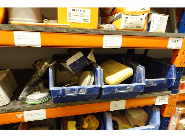 Inhoud rek ijzerwaren - afbeelding 40 van  95