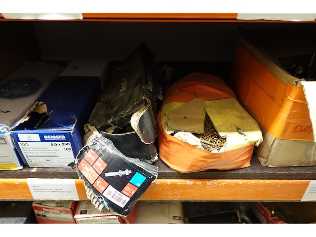 Inhoud rek ijzerwaren - afbeelding 44 van  95