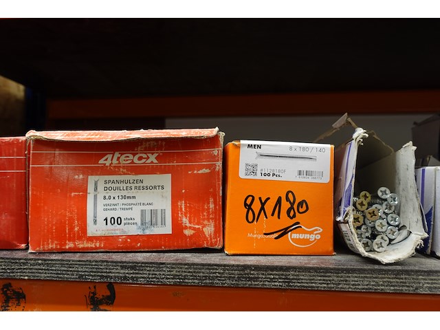 Inhoud rek ijzerwaren - afbeelding 34 van  95