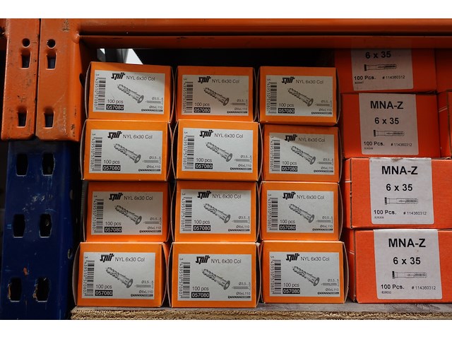 Inhoud rek ijzerwaren - afbeelding 62 van  95