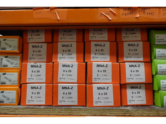 Inhoud rek ijzerwaren - afbeelding 63 van  95