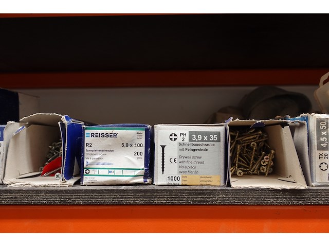 Inhoud rek ijzerwaren - afbeelding 56 van  95