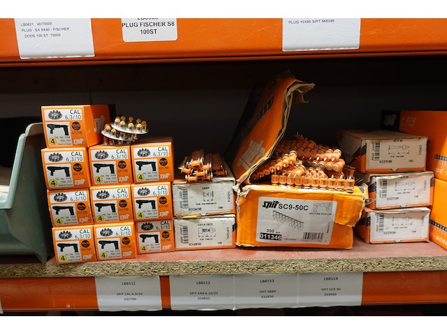 Inhoud rek ijzerwaren - afbeelding 73 van  95