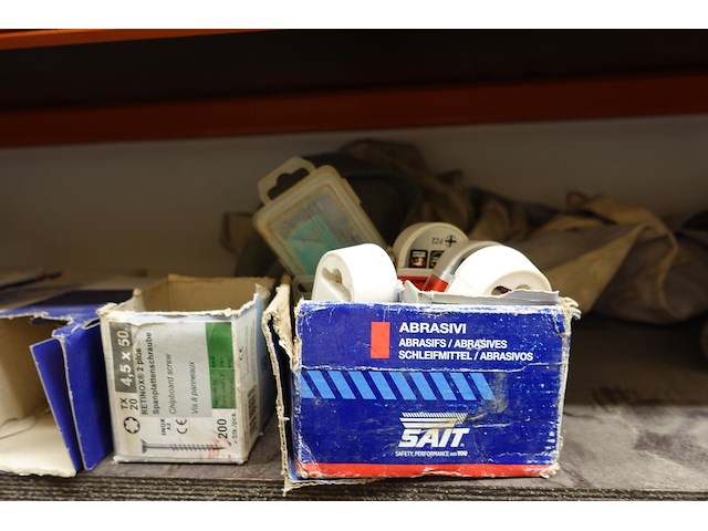 Inhoud rek ijzerwaren - afbeelding 67 van  95