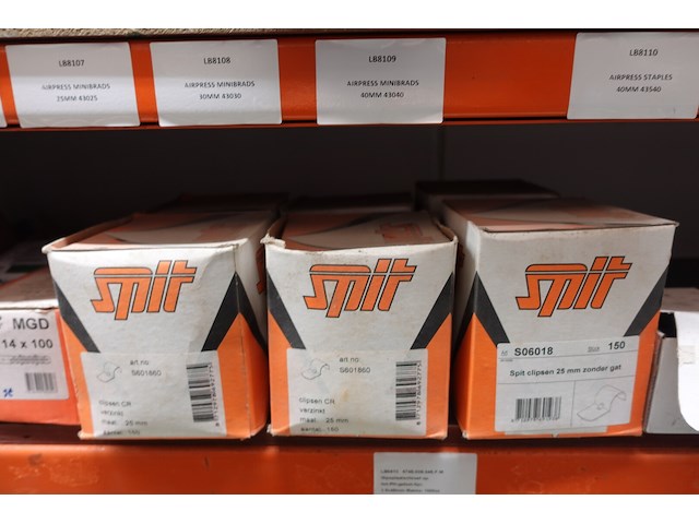 Inhoud rek ijzerwaren - afbeelding 79 van  95