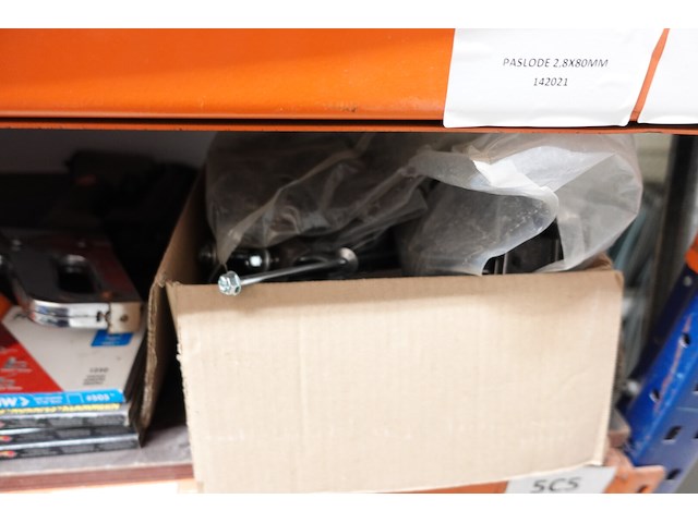 Inhoud rek ijzerwaren - afbeelding 83 van  95