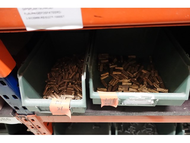 Inhoud rek ijzerwaren - afbeelding 84 van  95