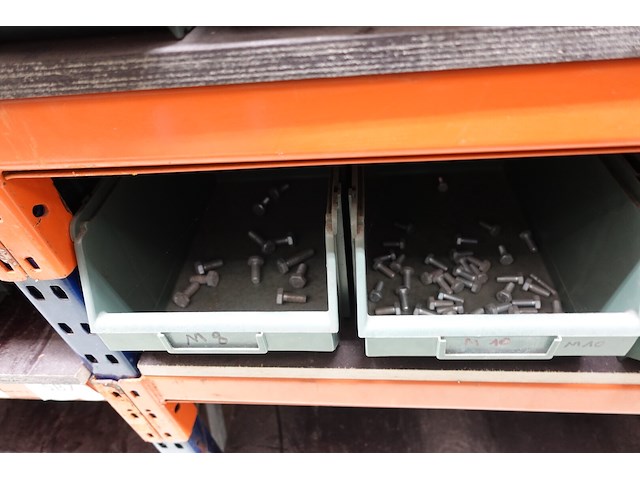 Inhoud rek ijzerwaren - afbeelding 88 van  95