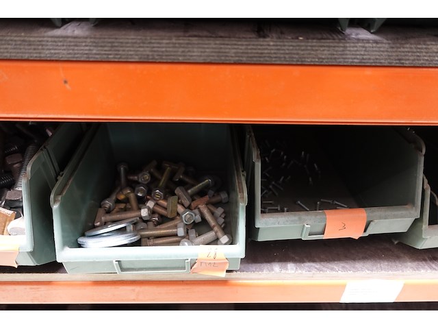 Inhoud rek ijzerwaren - afbeelding 91 van  95