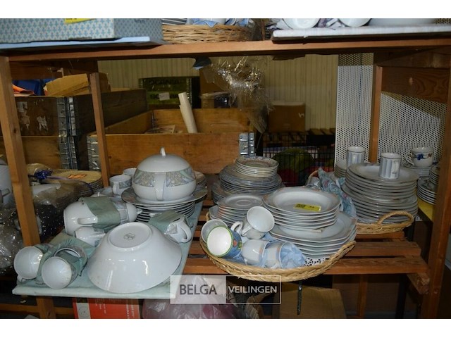 Inhoud rek partij servies - afbeelding 1 van  5