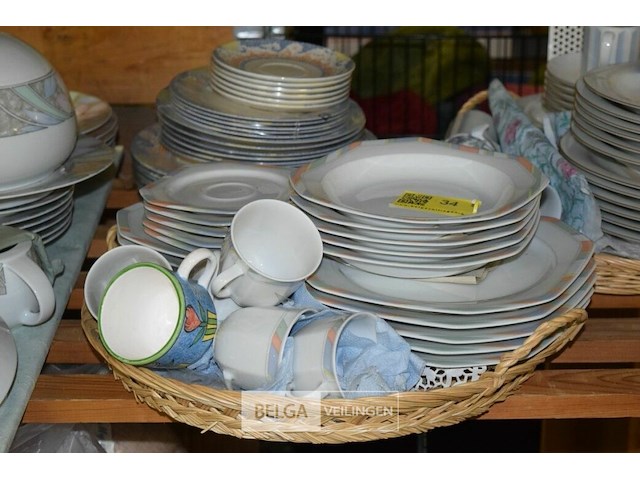 Inhoud rek partij servies - afbeelding 2 van  5