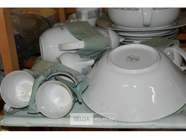 Inhoud rek partij servies - afbeelding 4 van  5