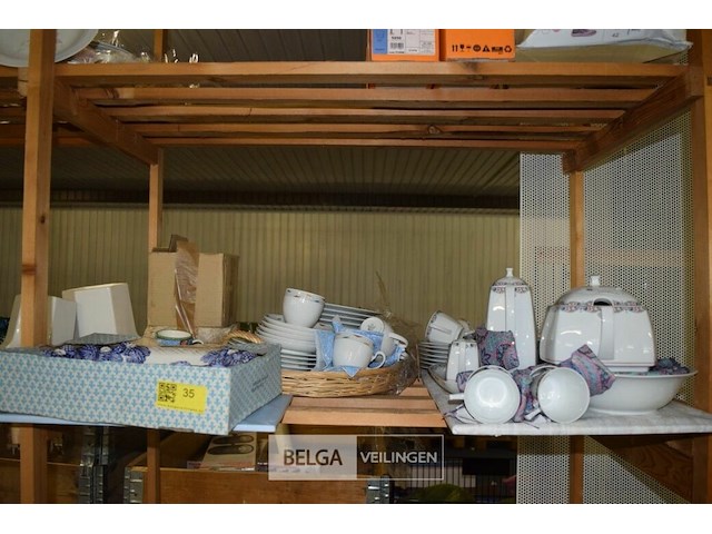 Inhoud rek partij servies - afbeelding 1 van  4