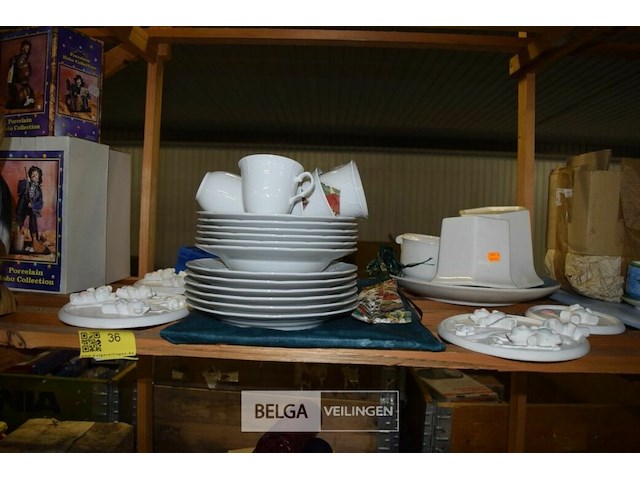 Inhoud rek partij servies - afbeelding 1 van  5