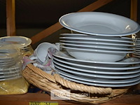 Inhoud rek partij servies - afbeelding 2 van  4