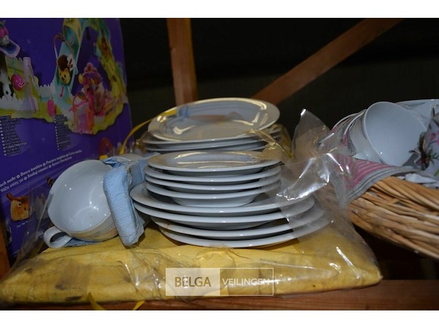 Inhoud rek partij servies - afbeelding 4 van  4