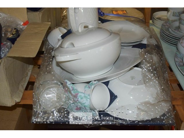 Inhoud rek partij servies - afbeelding 2 van  4