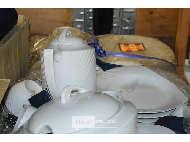 Inhoud rek partij servies - afbeelding 3 van  4