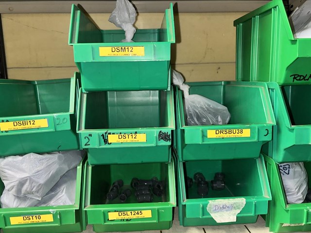 Inhoud rek pvc bochten/ t-stukken - kogelkranen - afbeelding 2 van  15