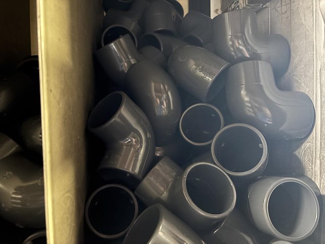 Inhoud rek pvc bochten/ t-stukken - kogelkranen - afbeelding 8 van  15