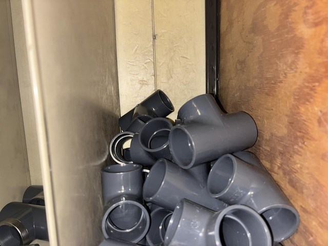 Inhoud rek pvc bochten/ t-stukken - kogelkranen - afbeelding 10 van  15