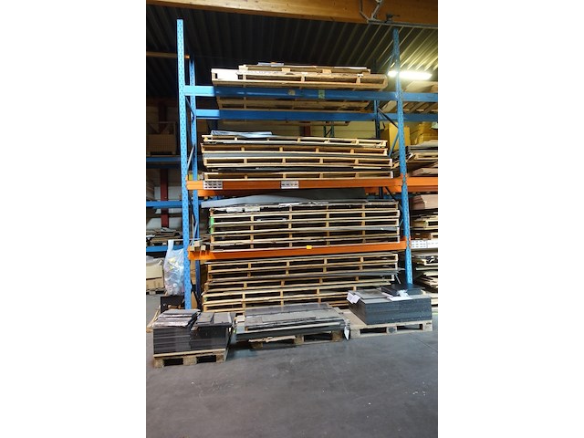 Inhoud rek/ volkern platen - afbeelding 1 van  8