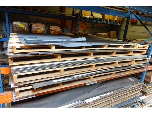 Inhoud rek/ volkern platen - afbeelding 3 van  8