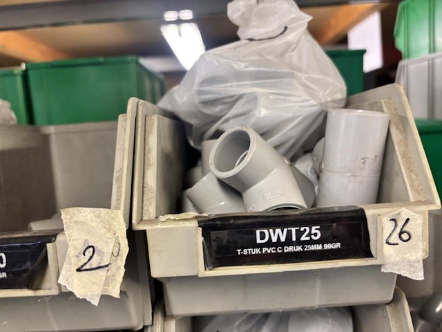 Inhoud rek w.o. pvc drukkoppelingen & koppelstukken - afbeelding 5 van  11