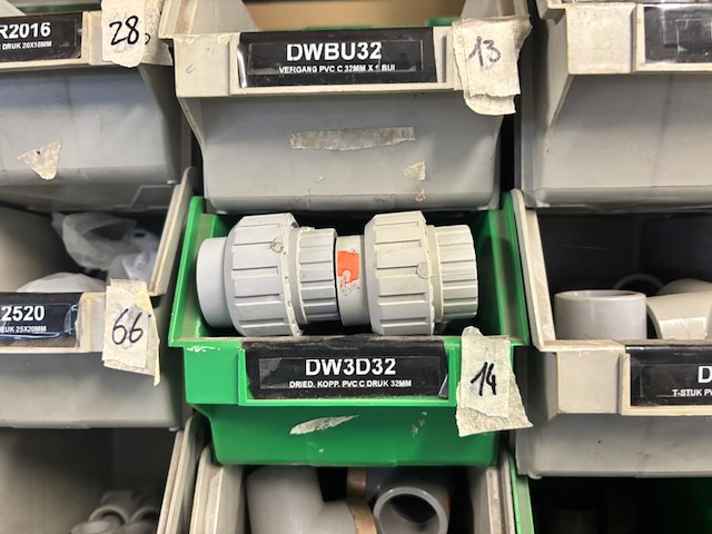 Inhoud rek w.o. pvc drukkoppelingen & koppelstukken - afbeelding 6 van  11