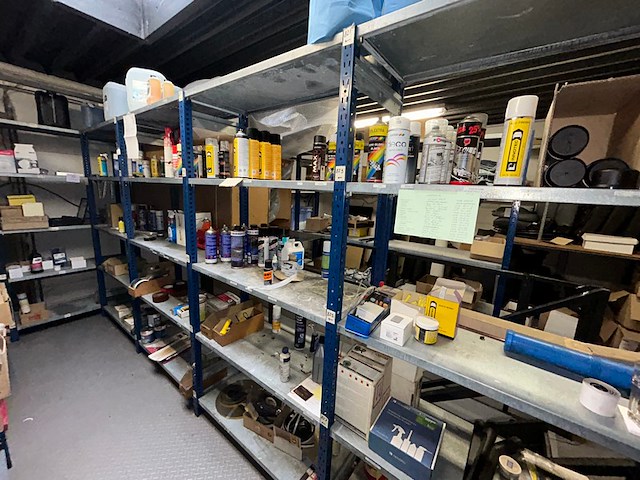 Inhoud rek - afbeelding 1 van  9