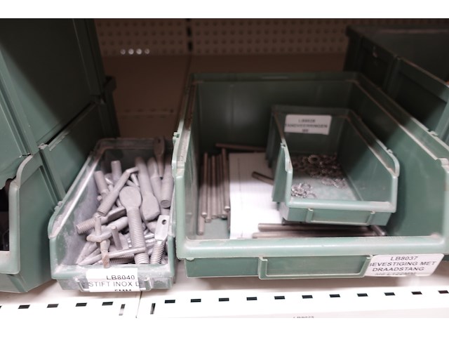 Inhoud rek - afbeelding 38 van  93