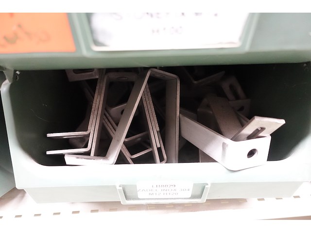 Inhoud rek - afbeelding 52 van  93