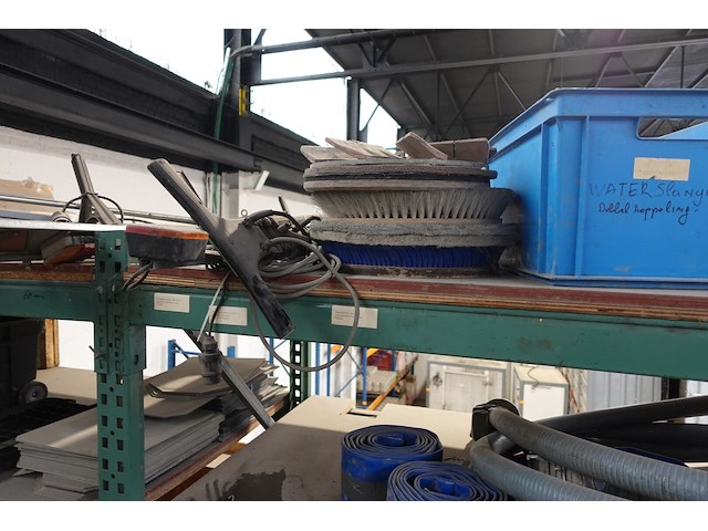 Inhoud rek - afbeelding 3 van  19