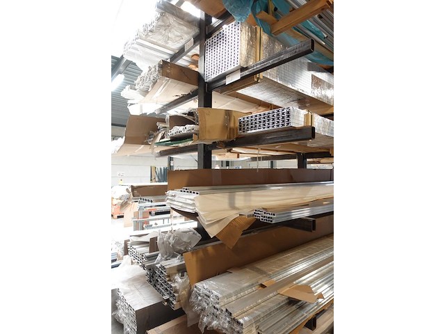 Inhoud rek - afbeelding 3 van  11