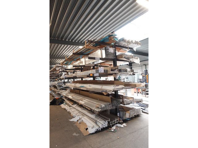 Inhoud rek - afbeelding 1 van  11