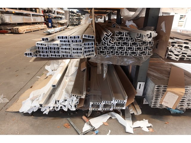 Inhoud rek - afbeelding 5 van  11