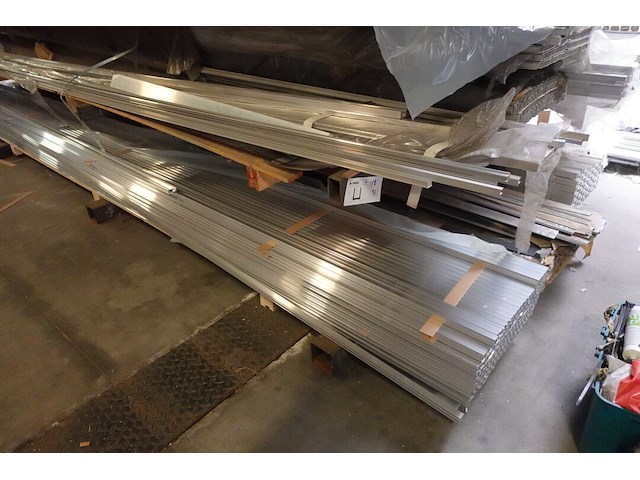 Inhoud rek - afbeelding 2 van  12