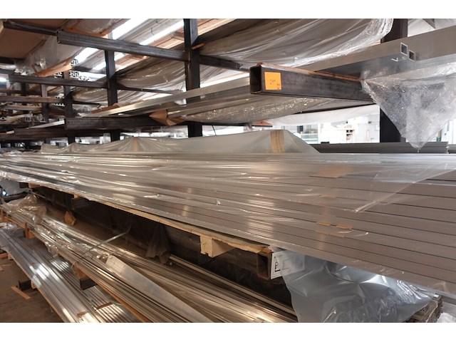 Inhoud rek - afbeelding 3 van  12