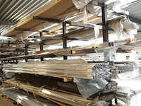 Inhoud rek - afbeelding 1 van  12