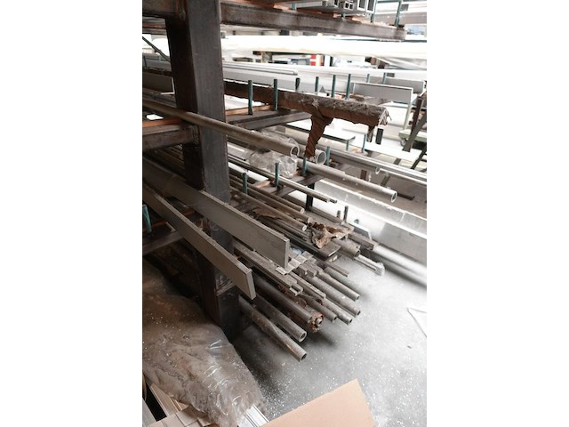 Inhoud rek - afbeelding 4 van  10