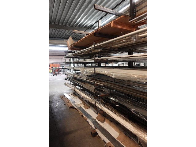 Inhoud rek - afbeelding 10 van  10