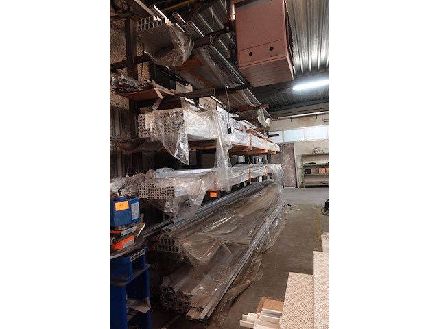 Inhoud rek - afbeelding 1 van  7