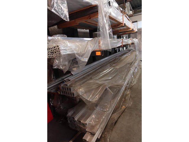 Inhoud rek - afbeelding 7 van  7