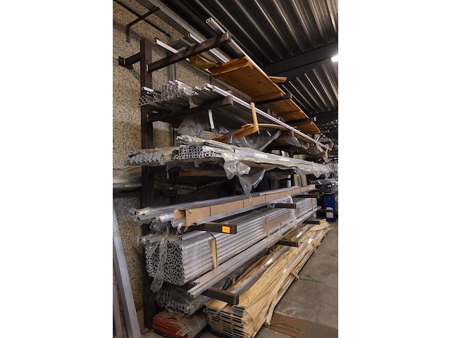 Inhoud rek - afbeelding 1 van  6