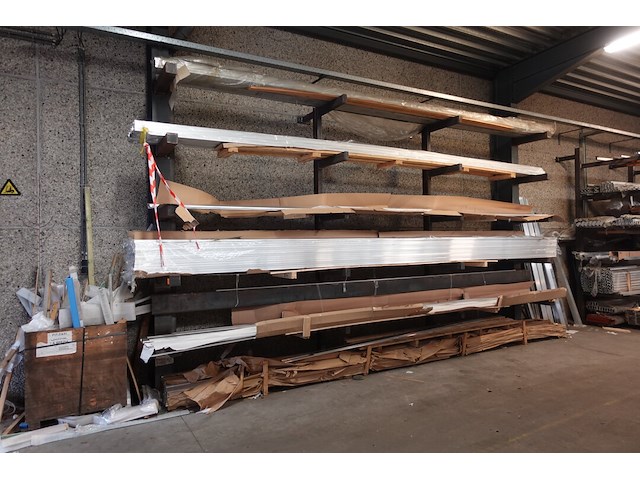 Inhoud rek - afbeelding 1 van  5