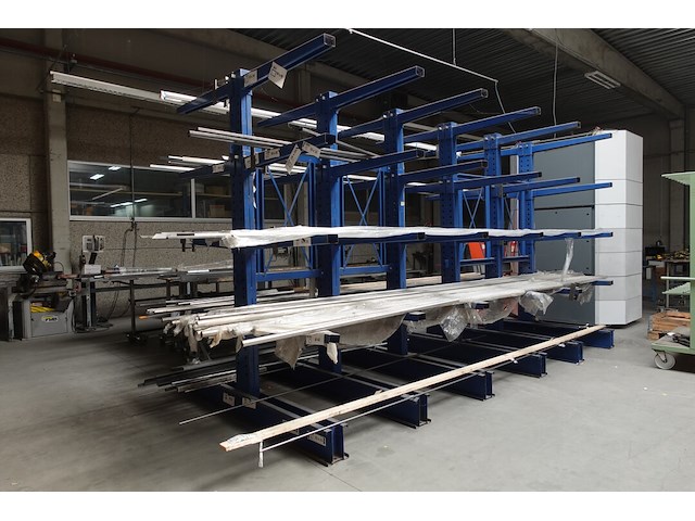 Inhoud rek - afbeelding 1 van  8