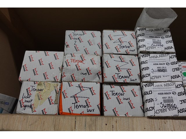 Inhoud rek - afbeelding 15 van  16