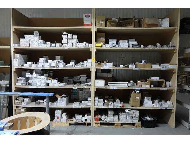 Inhoud rek - afbeelding 1 van  16