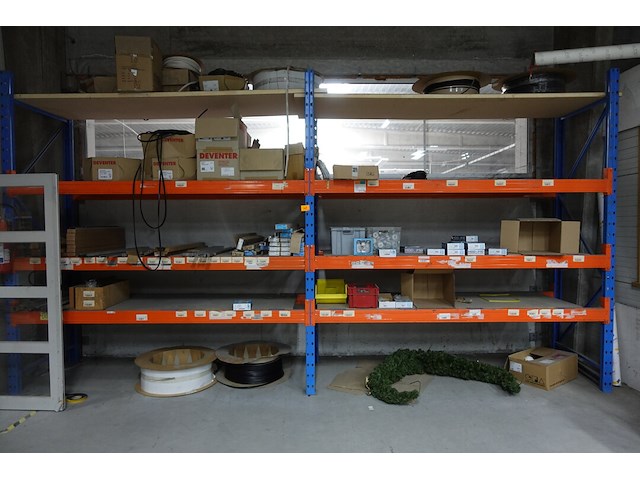 Inhoud rek - afbeelding 1 van  14